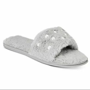 NWT Super Plush Fluffy Pearl Bling Slippers Slides